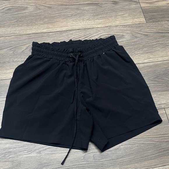 Mondetta Black Women's Shorts - Picture 1 of 2
